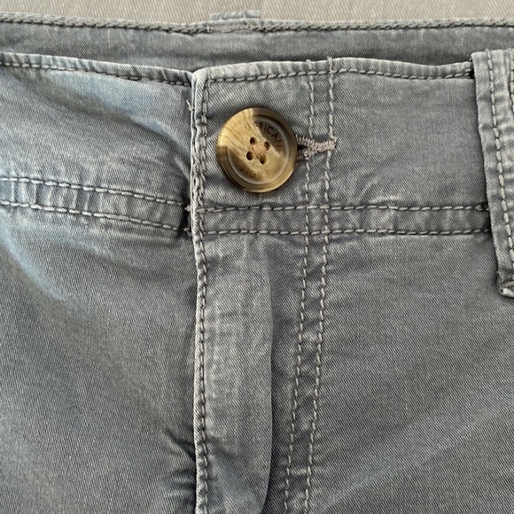 American Eagle super stretch shortie khaki shorts - Picture 3 of 5